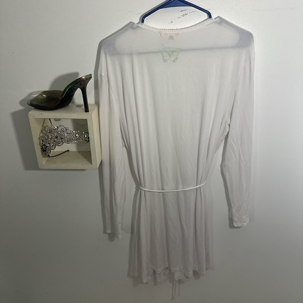 VS White Lightweight Robe - Picture 2 of 3